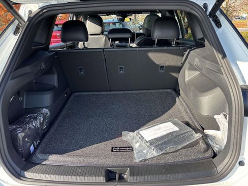 New 2026 Volkswagen Tiguan SE R-Line image 9