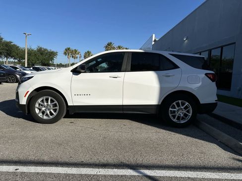 Used 2023 Chevrolet Equinox LS w/ LS Convenience Package FWD image 5