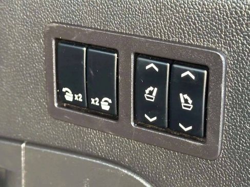 Used 2020 Chevrolet Suburban Premier AWD/4WD image 43