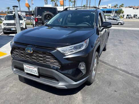 Used 2021 Toyota RAV4 Limited AWD/4WD image 2
