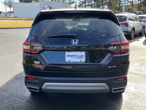 Used 2025 Honda Pilot Elite image 9