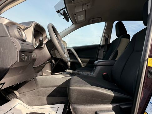 Used 2016 Toyota RAV4 LE image 14