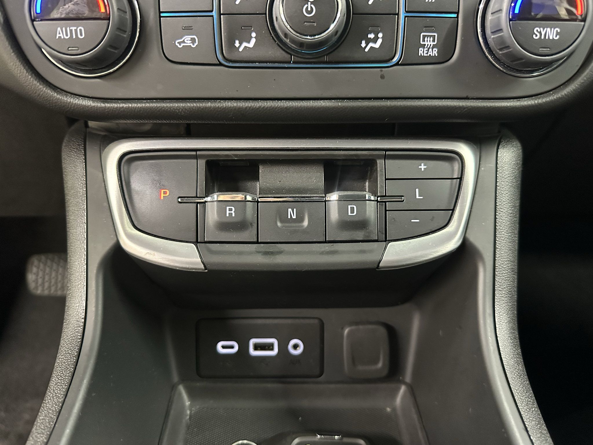 Used 2024 GMC Terrain SLE w/ Elevation Edition AWD/4WD image 33