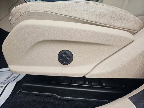 Used 2019 Mercedes-Benz GLC 300 4MATIC image 14