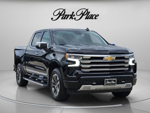 Used 2025 Chevrolet Silverado 1500 High Country w/ Technology Package AWD/4WD image 4