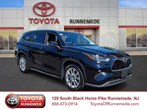Certified 2021 Toyota Highlander Limited AWD/4WD image 1