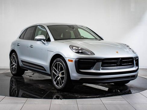 Used 2023 Porsche Macan image 10