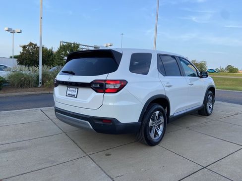 Used 2025 Honda Pilot EX-L image 11