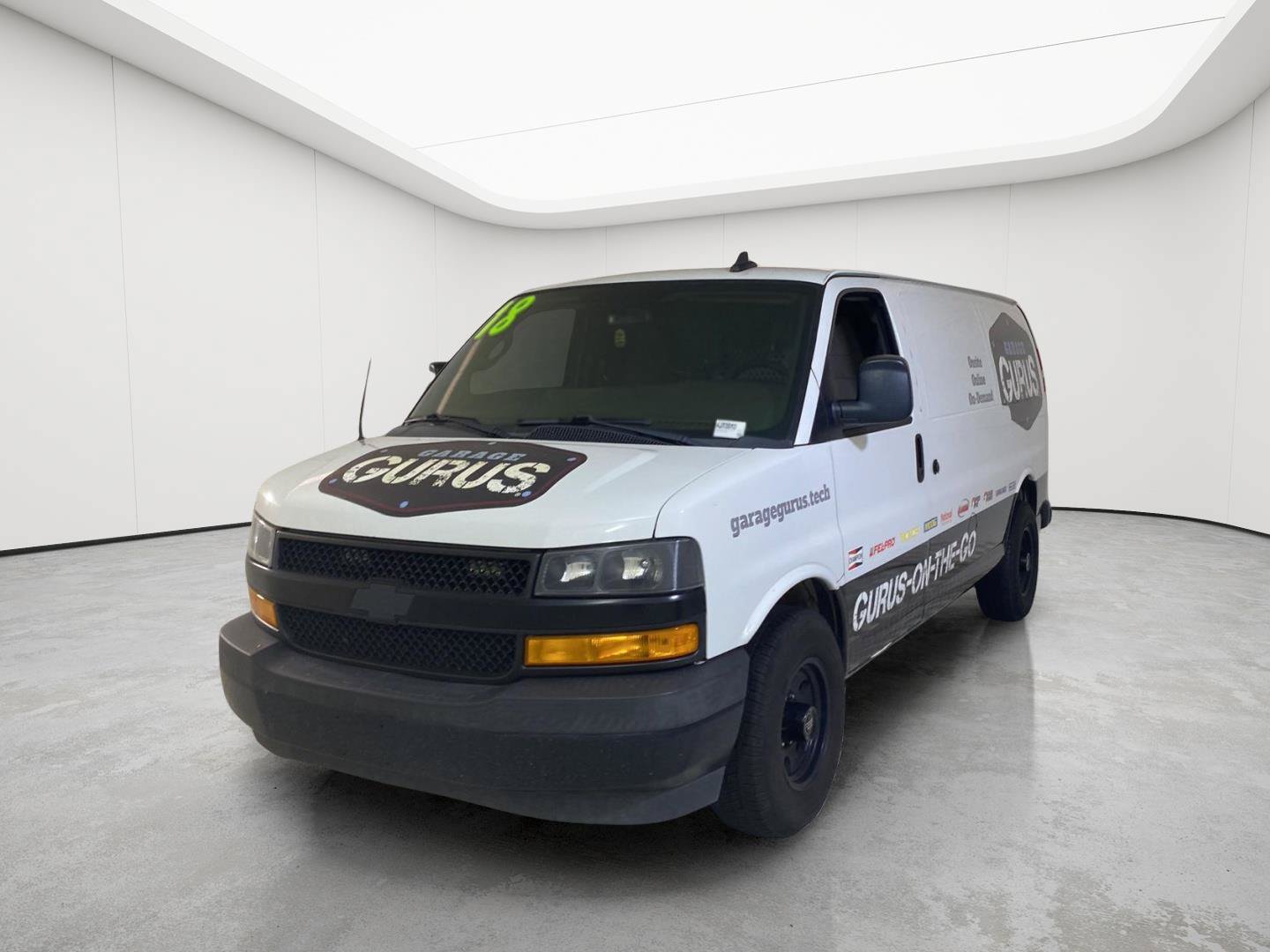 Used 2018 Chevrolet Express 2500 w/ Driver Convenience Package RWD image 3