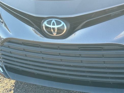 Used 2022 Toyota Camry XLE image 17