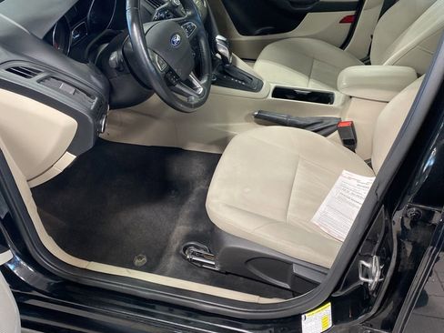 Used 2015 Ford Focus SE w/ SE Sport Package FWD image 5