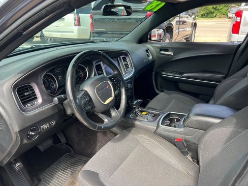 Used 2018 Dodge Charger SXT RWD image 10