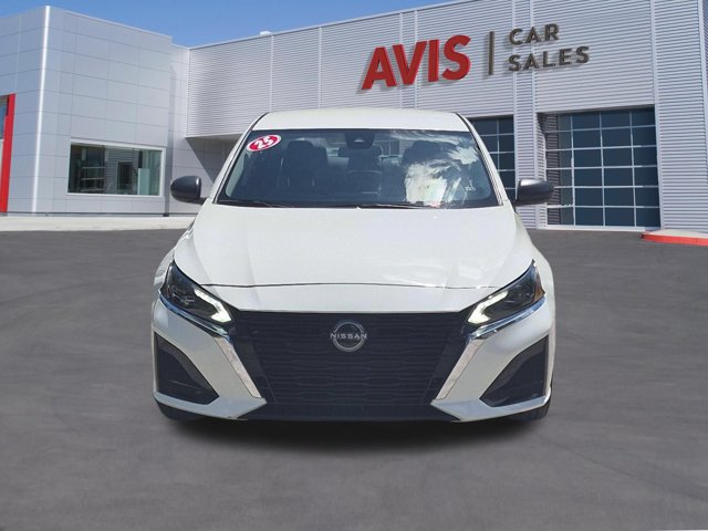 Used 2025 Nissan Altima 2.5 SV FWD image 2
