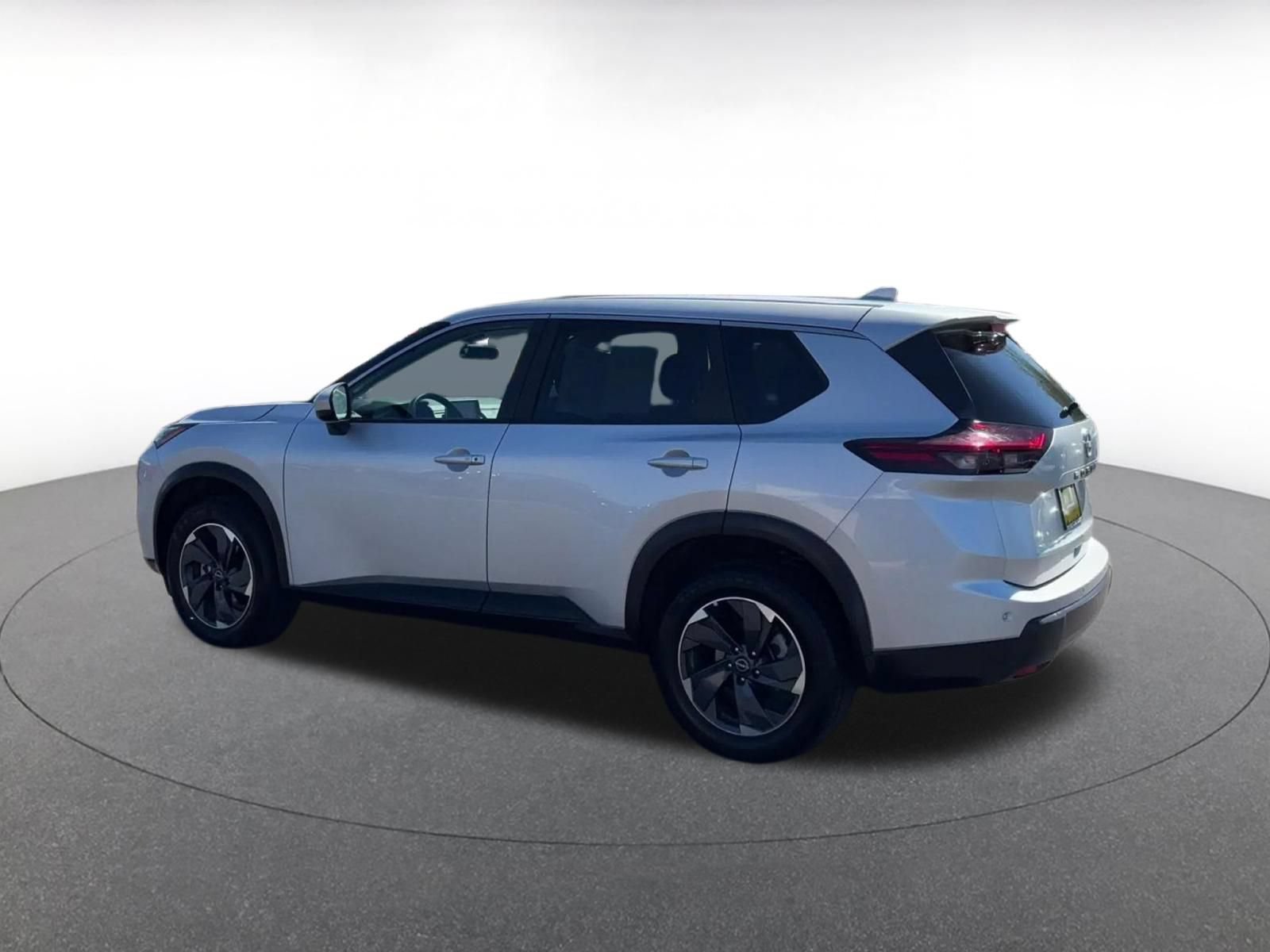 Used 2025 Nissan Rogue SV FWD image 9