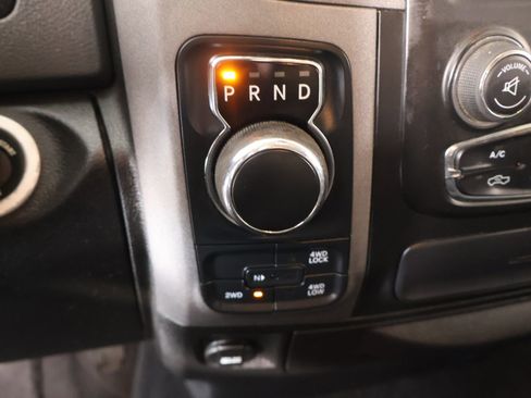 Used 2019 RAM 1500 Classic SLT w/ Luxury Group image 7