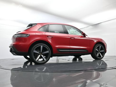 Certified 2025 Porsche Macan AWD/4WD image 48
