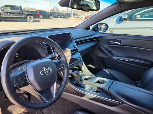 Used 2022 Toyota Avalon XLE image 16