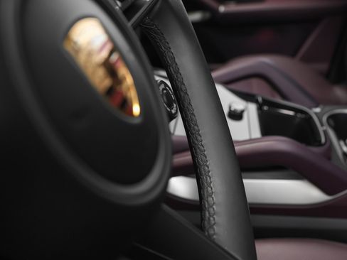 Used 2025 Porsche Cayenne E-Hybrid image 35