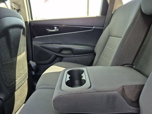 Used 2019 Kia Sorento AWD image 27