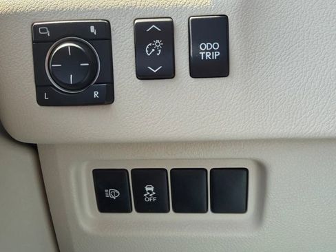 Used 2014 Lexus GX 460 w/ Premium Package AWD/4WD image 29