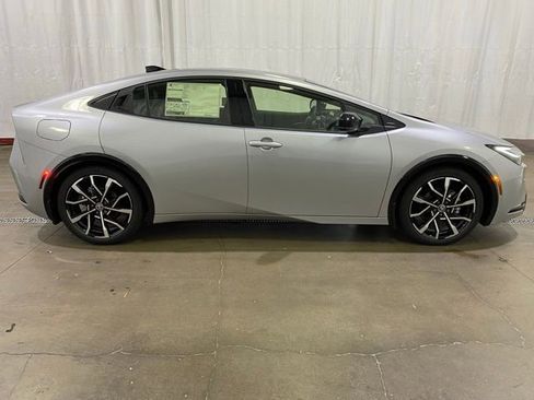 New 2026 Toyota Prius Plug-In Hybrid FWD image 2