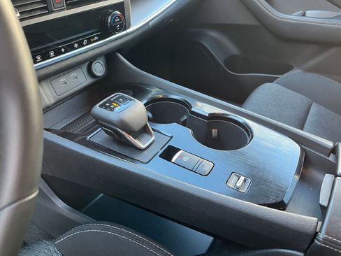 Used 2025 Nissan Rogue SV image 42