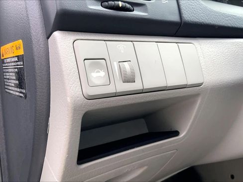 Used 2005 Kia Spectra LX image 34