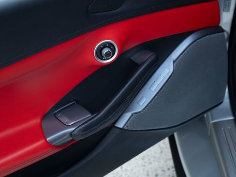 Used 2019 Ferrari Portofino image 31