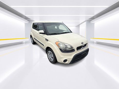 Used 2013 Kia Soul FWD image 2