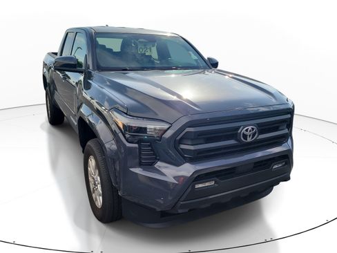 Used 2025 Toyota Tacoma SR5 RWD image 2