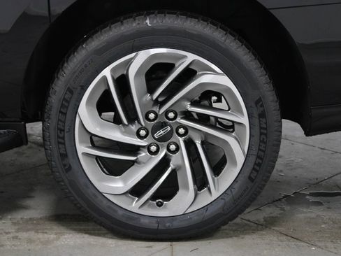 New 2026 Lincoln Navigator L Premier AWD/4WD image 18