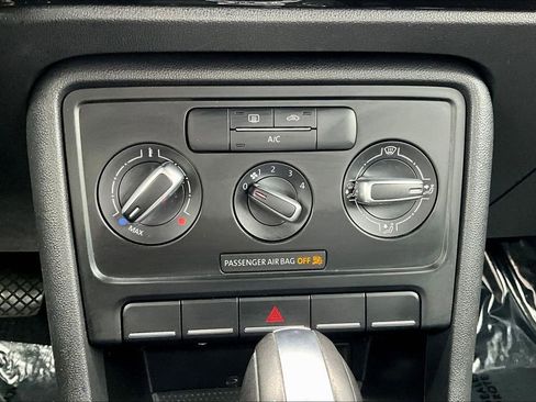 Used 2017 Volkswagen Beetle 1.8T Classic image 14