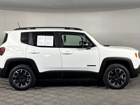 Used 2023 Jeep Renegade Latitude AWD/4WD image 2