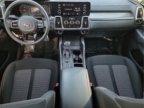Used 2021 Kia Sorento LX image 11