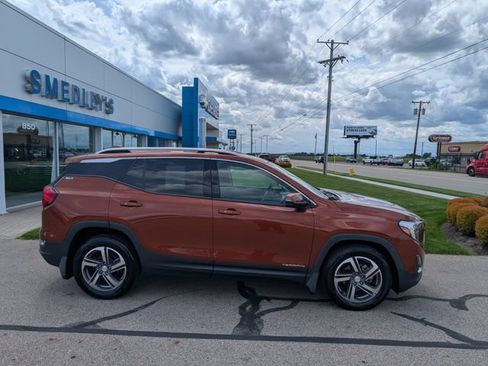 Used 2019 GMC Terrain SLT w/ Preferred Package FWD image 2