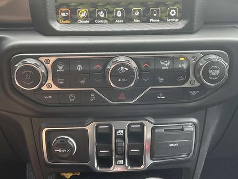 Certified 2023 Jeep Gladiator Sport AWD/4WD image 29
