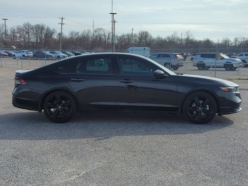 Used 2025 Honda Accord Sport image 4