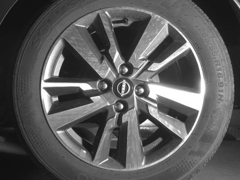 Used 2025 Nissan Versa SV image 14