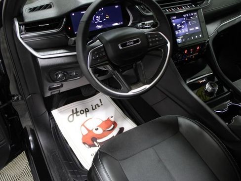 Used 2024 Jeep Grand Cherokee L Laredo image 43