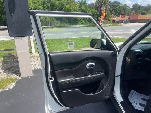 Used 2015 Kia Soul FWD image 9