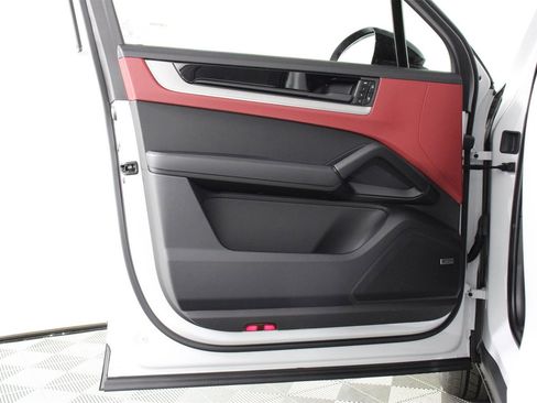 New 2026 Porsche Cayenne S image 21