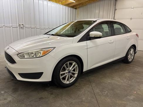 Used 2015 Ford Focus SE w/ Interior Protection Package FWD image 3
