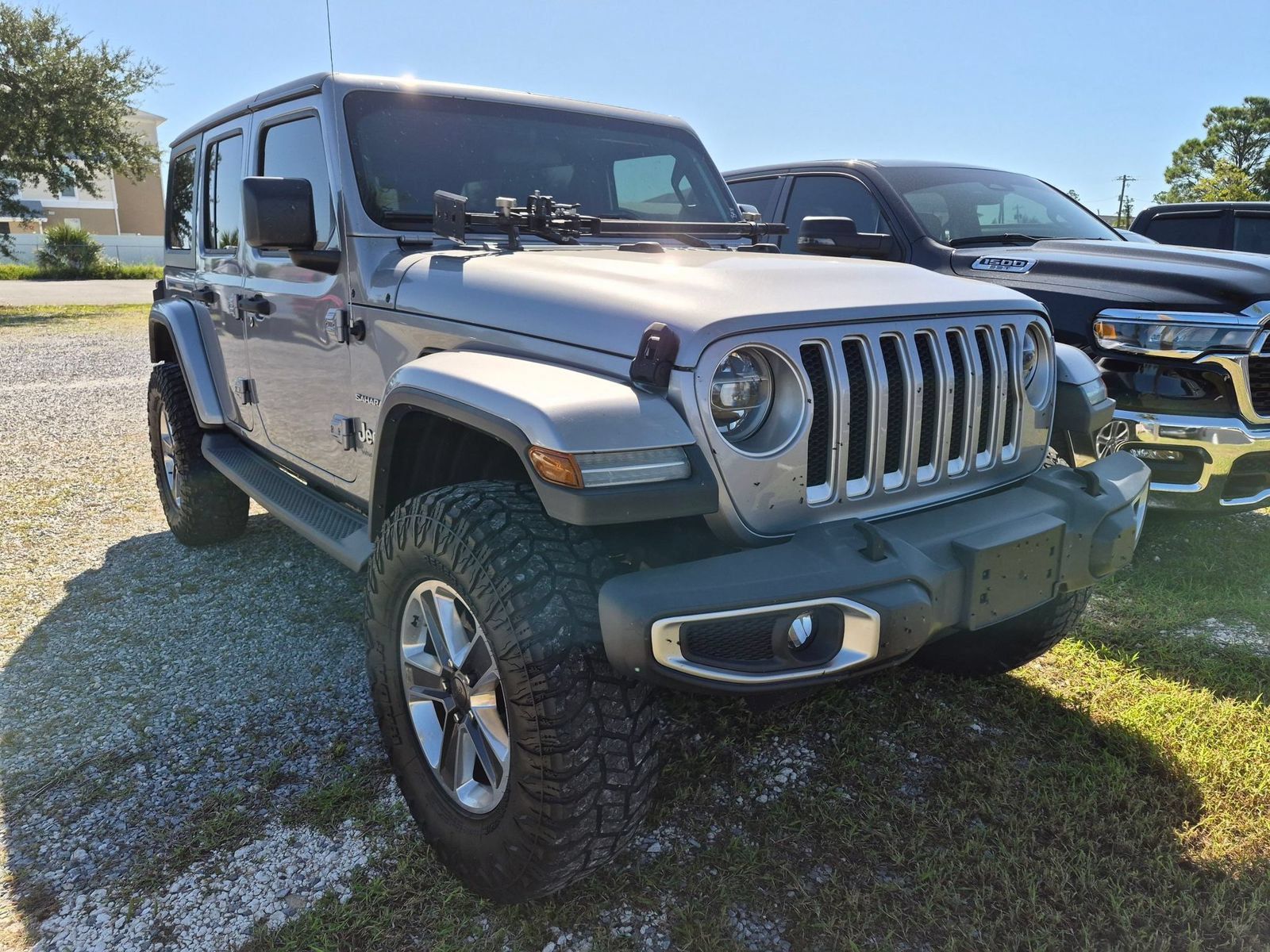 Used 2018 Jeep Wrangler Unlimited Sahara w/ LED Lighting Group AWD/4WD image 3