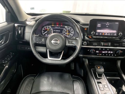 Used 2022 Nissan Pathfinder SV w/ SV Premium Package image 18