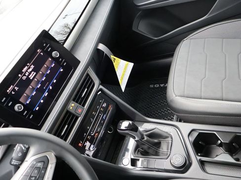 New 2026 Volkswagen Taos SE image 22