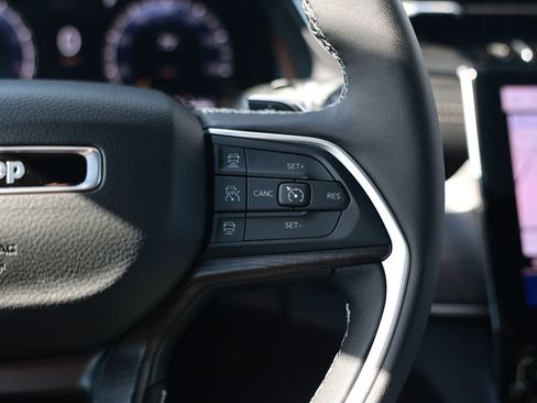 New 2025 Jeep Grand Cherokee Limited image 19