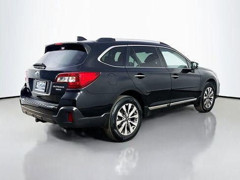 Used 2018 Subaru Outback 3.6R Touring AWD/4WD image 8