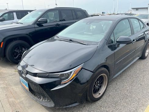 Used 2020 Toyota Corolla LE FWD image 3