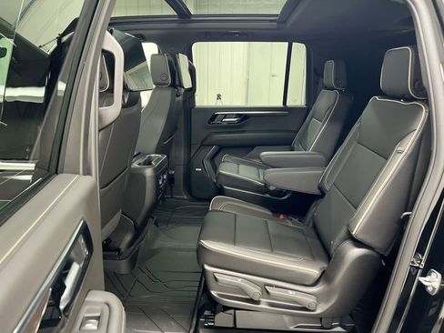 New 2026 Chevrolet Suburban Premier AWD/4WD image 24