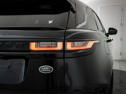 Used 2023 Land Rover Range Rover Velar R-Dynamic S image 9